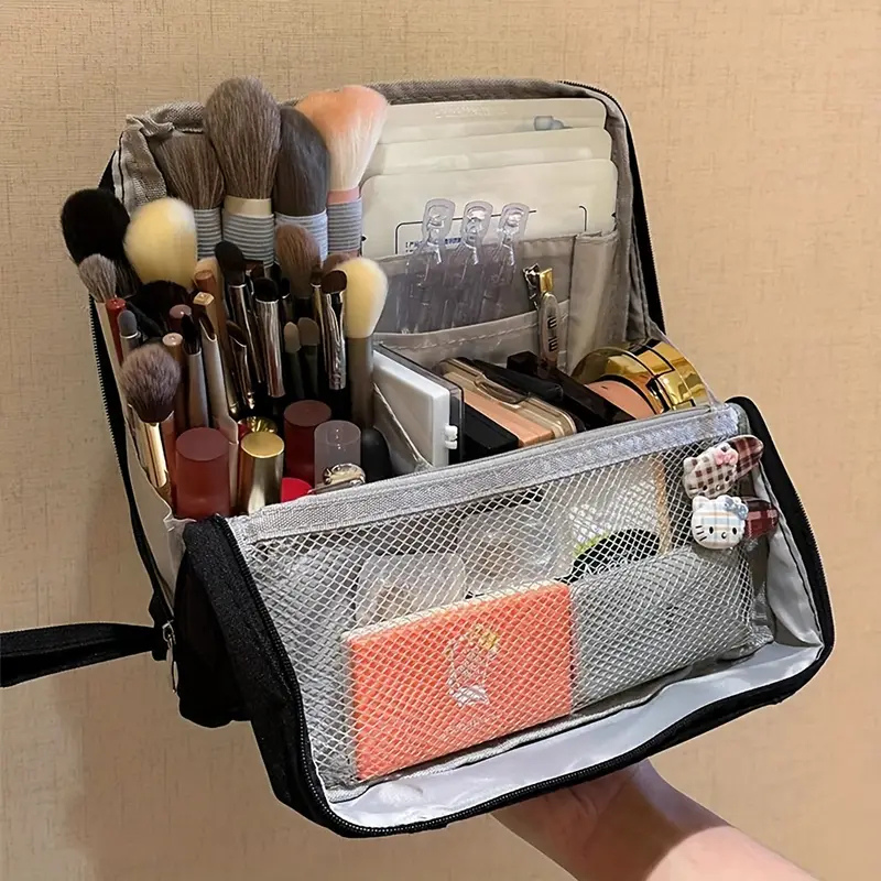 Lunette™ – Keep Your Makeup Neatly Packed