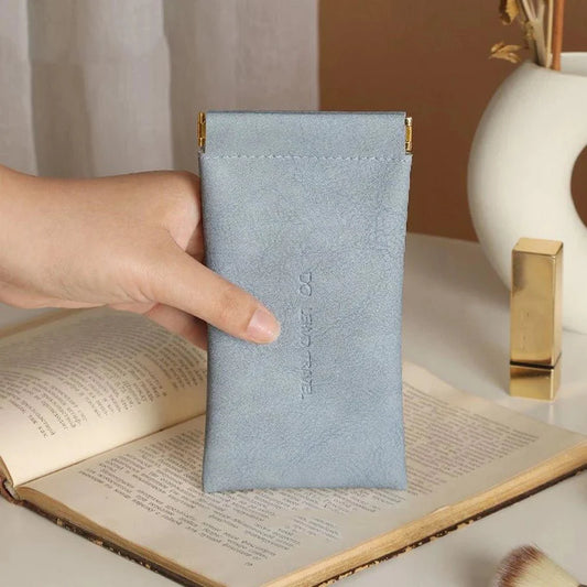 Brandary™ - Slim leather organizer with snap closure