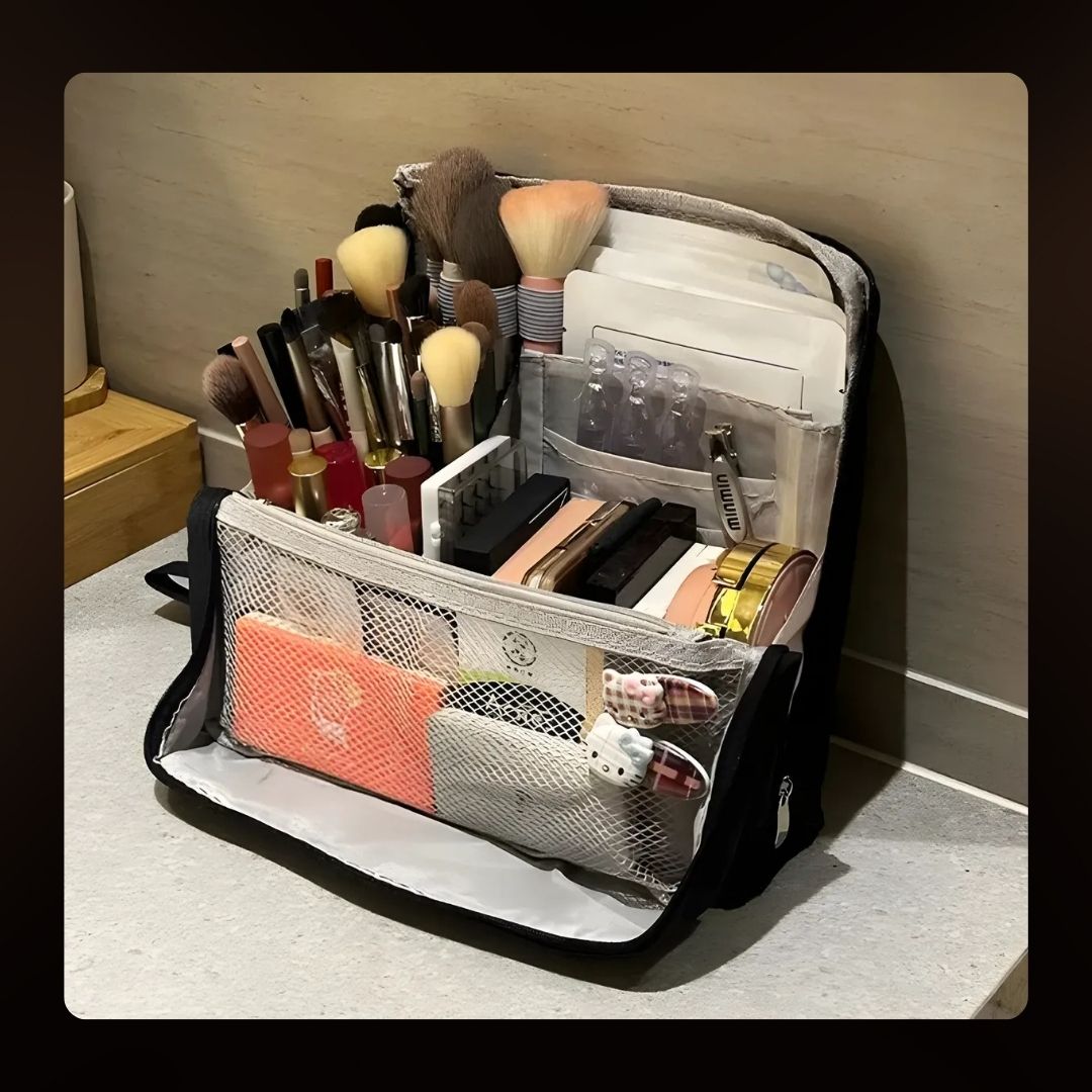 Lunette™ – Keep Your Makeup Neatly Packed