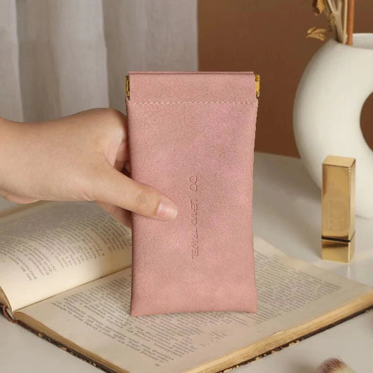 Brandary™ - Slim leather organizer with snap closure