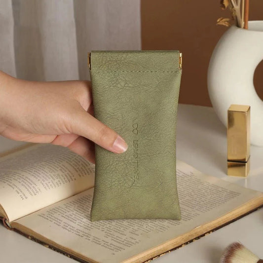 Brandary™ - Slim leather organizer with snap closure