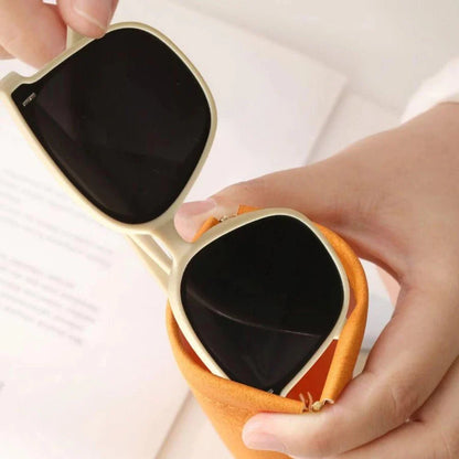 Brandary™ - Slim leather organizer with snap closure