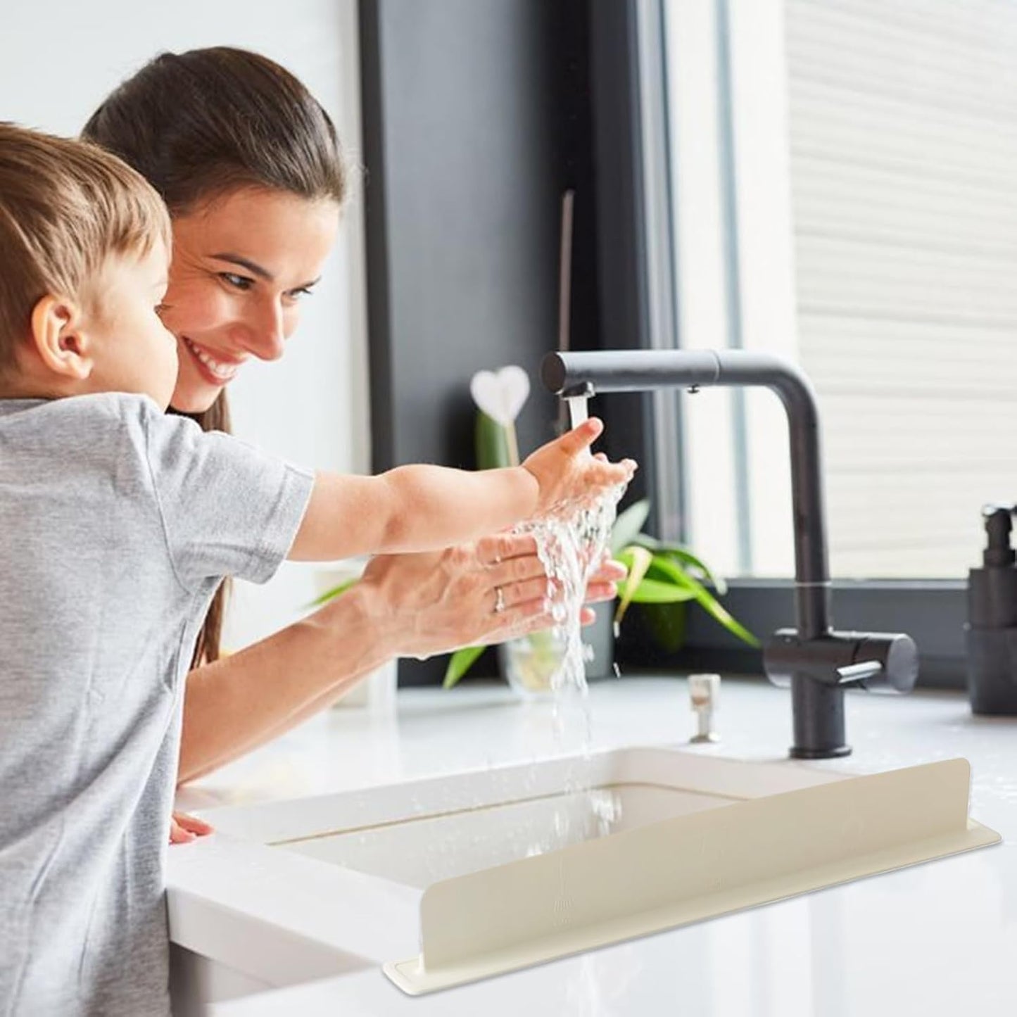 SinkGuard™ - Silicone Splash Shield for Dry Counters