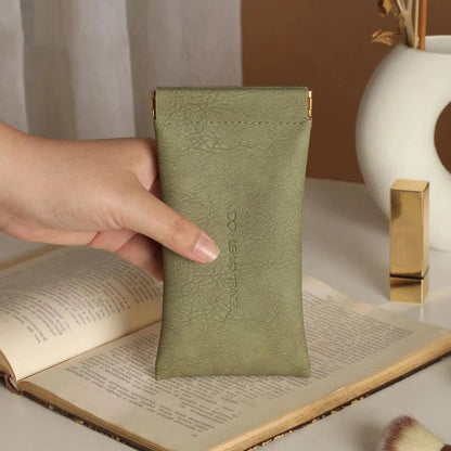 Brandary™ - Slim leather organizer with snap closure